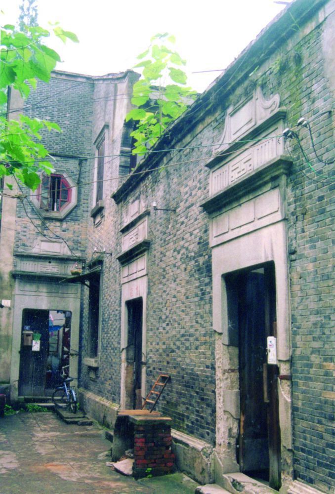 弄堂石库门.jpg 弄堂石库门.jpg