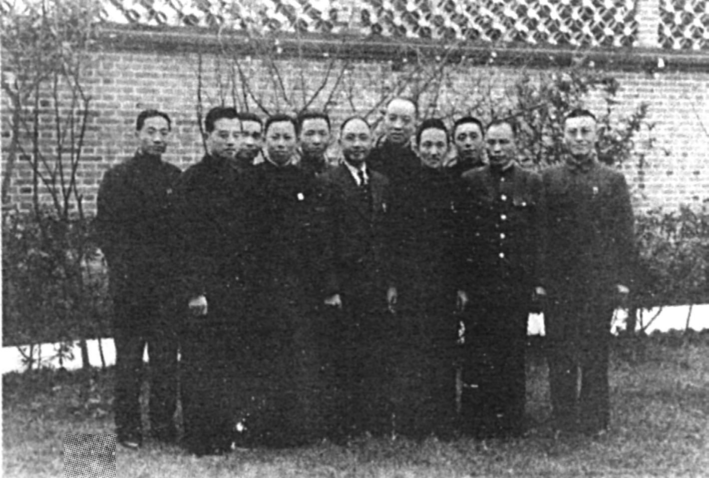 陈布雷与蒋介石侍从室成员合影.jpg 陈布雷与蒋介石侍从室成员合影.jpg