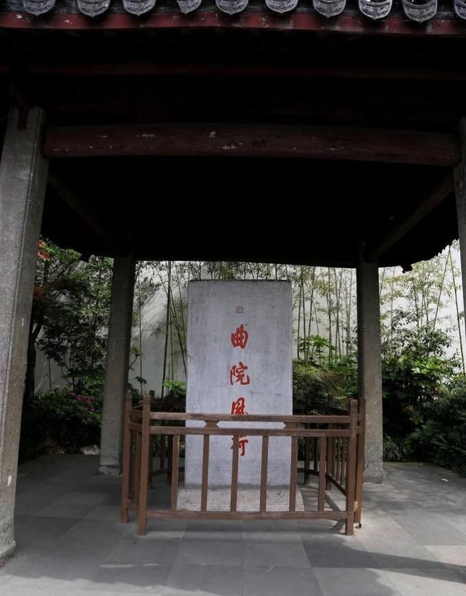 曲院风荷御碑亭.jpg 曲院风荷御碑亭.jpg