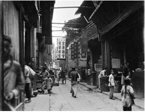 西德尼·甘博摄于1917-1919年间的御街(今中山路),是当时杭州中心最长最宽的街道。.jpg 西德尼·甘博摄于1917-1919年间的御街(今中山路),是当时杭州中心最长最宽的街道。.jpg