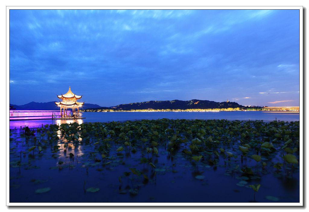 湖滨一公园夜景.jpg 湖滨一公园夜景.jpg