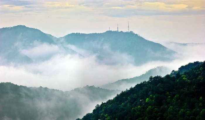 北高峰上的铁塔.jpg 北高峰上的铁塔.jpg