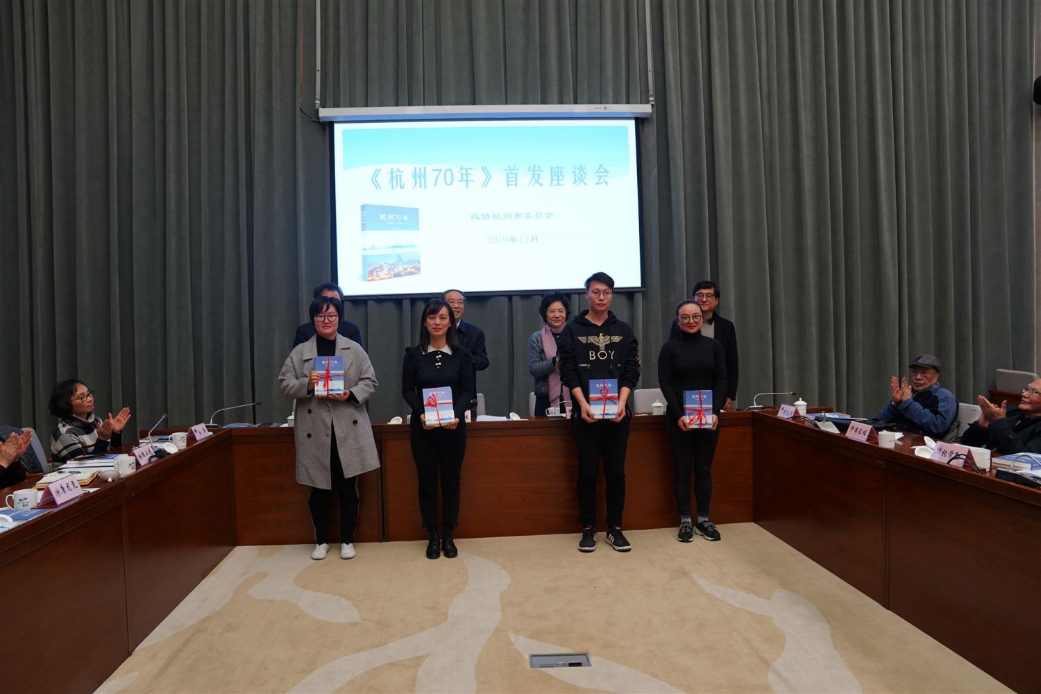 赠书仪式1.jpg 赠书仪式1.jpg