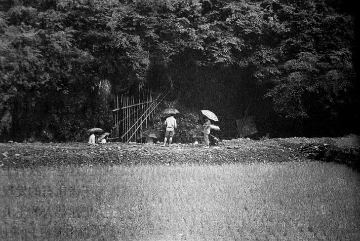 图2-3 桐庐延村洞地貌(采自《杭州的考古》).jpg 图2-3 桐庐延村洞地貌(采自《杭州的考古》).jpg
