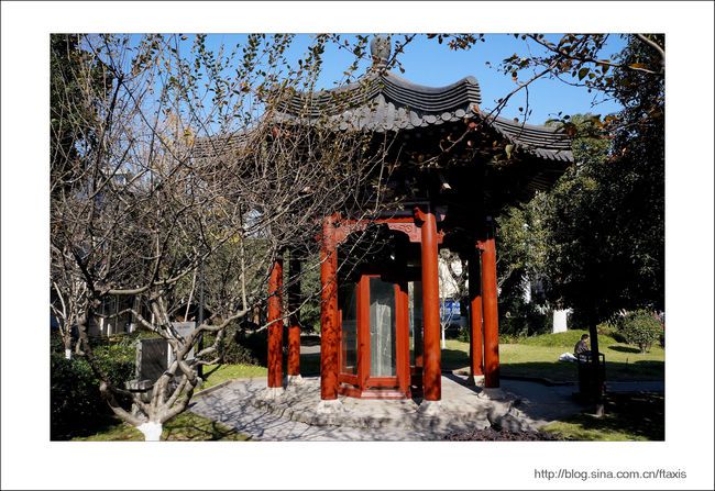 被保护起来的龙兴寺经幢.jpg 被保护起来的龙兴寺经幢.jpg